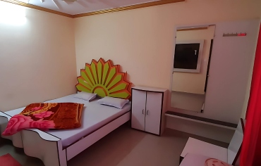 Deluxe Room in Pachmarhi